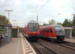 Am 6.5.13 fuhr der Doppelstock-RE nach Nrnberg in Pleinfeld auerplanmig auf Gleis 3 ein. Nebenan wartete 642 118 auf Gleis 4. 