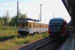 642 200/700  Bergbaustadt Lengenfeld  steht auf Gleis 8 in Zwickau (Sachs) Hbf mit der RB 23883 nach Johanngeorgenstadt, im Hintergrund sieht man den Steuerwagen von dem Messzug, Schublok ist 103 222-6, der an diesem Tag zwischen Hof und Oederan pendelte und in Zwickau zur Übernachtung kam. 