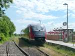 Blick nach Süden auf 642 123 in Baunach am neuen Bahnsteig.