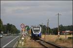 So flach ist das Mnsterland garnicht... VT714 ist als NWB81559 (RB67  Der WARENDORFER ) nach Mnster(Westf)Hbf unterwegs und rumpelt durch das Mnsterland. In krze wird Beelen erreicht. Die Bundesstrae ist ein Traum fr Motorrad- und Autofahrer... 

