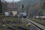 Adelebsen Bahnhof: RB85 nach Göttingen. Die RB85 war ein Talent 1 Br 643 von der NORD-WEST-BAHN. Es war 15:30 Uhr. 





