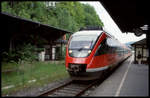 DB Talent 644524 nach Köln steht hier am 15.5.2004 abfahrbereit im Bahnhof Dieringhausen.