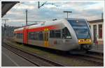 Der VT 102 bzw. 508 102 der HLB (Hessischen Landesbahn) ein Stadler GTW 2/6 steht heute (am 28.01.2014) am Gleis 102 im Bahnhof Betzdorf/Sieg als RB 96 (Hellertal-Bahn) zur Abfahrt nach Dillenburg bereit. Der Triebwagen ist an die Hellertalbahn ausgeliehen.

Der Triebwagen mit den NVR-Nummern   95 80 0646 102-7 D-HEB / 95 80 0946 402-4 D-HEB / 95 80 0946 902-3 D-HEB wurde 1999 bei DWA unter der Fabrik-Nummer 508/008 für die HLB Betriebsbereich KNE (ex Kassel-Naumburger Eisenbahn) gebaut.