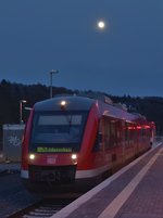 Ausfahrt des 648 605 der zwischen Brügge Westfalen und Lüdenscheid pendelt als RB 52 am Samstagabend den 11.3.2017 aus der freien Hand aufgenommen.