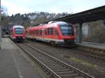Zwei Triebwagen der Baureihe 640 als RE 57 begegnen sich am 01.04.08 im Bahnhof Arnsberg.