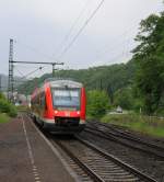 Dieseltriebwagen 648 202 / 648 702 (LINT41) der 3-Lnder-Bahn (RB95) kommt von Siegen und fhrt am 15.05.2011 in den Bahnhof Scheuerfeld/Sieg.