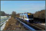 Bei Groß Germersleben rollt der VT 803 am 09.01.2016 als HEX 80145 Richtung Magdeburg. Gut zu sehen ist im Bild, dass die Strecke ehemals zweigleisig war. Das zweite Streckengleis wurde nach dem Zweiten Weltkrieg als Reparationsleistung abgebaut, sodass die Strecke Magdeburg - Halberstadt heute weitgehend eingleisig ist. Westlich von Hadmersleben bestehen mehrere zweigleisige Streckenabschnitte.