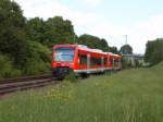 Zwei 650er-Regioshuttles bei der Ausfahrt aus dem Haltepunkt Hofen(b Aalen). Das Fahrtziel ist Crailsheim. Foto, Freitag, 18.05.07.