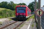 Auf Grund einer Verspätung des Gegenzuges fährt 650 114 und ein weiterer Triebwagen der Baureihe 650 außerplanmäßig auf Gleis 1 in den Bahnhof von Uhldingen-Mühlhofen ein (16.08.2019).