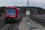 Einfahrt von 650 020 als RB 22609, Ulm - Aulendorf, in den Bahnhof Bad Schussenried am 10.02.2020. Aufnahmestandort am Ende des zwischen den Gleisen liegenden Bahnsteiges.