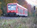 Die Br.650 100-1 ist am 20.Oktober 2007 als Regionalexpress nach Ulm Hbf unterwegs. Hier verlsst der Zug gerade Oberkochen.