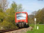 650 317-1 und 320-5 als RB 22759 nach Friedrichshafen-Hafen am km 14,6 der KBS 731 (Bodenseegrtelbahn) 27.4.08