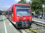 650 010-2 und 650 018-5 sind gerade aus Herrenberg in Metzingen eingetroffen und fahren gleich weiter nach Urach. Das Bild entstand am 27.9.2008.