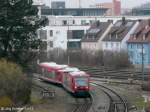 650 323 biegt von Friedrichshafen Stadt in das westliche Gleis zum Hafenbahnhof ab.