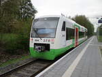 STB VT 127,nach Bad Salzungen,am 17.April 2024,an der menschenleeren Station Breitungen.