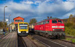 218 451 mit einem Sonderzug für Filmaufnahmen und VT 241 als SWE 69828 (Blumberg-Zollhaus - Rottweil) im Bahnhof Zollhaus-Blumberg 17.10.24  