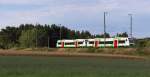 Nur wenige hundert Meter trennen VT 305 und 325  der Erfurter Bahn aus Hof nach Gera von der ehemaligen Zonengrenze BRD-DDR. Heute erinnert noch ein alter Kolonnenweg an den Grenzverlauf. Bahnstrecke 6362 Leipzig - Hof bei Föhrig (Oberfranken) am 17.08.2013föhrig