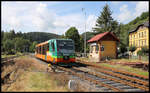 GWTrain VT 654045-3 fährt hier am 18.08.2020 um 11.31 Uhr als Personenzug nach Karlovy Vary in Becov nad Teplou ab.