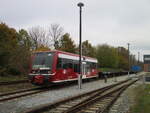 In Putbus stand,am 01.November 2024,der kleine HANS 672 908 der den ganzen 28.Oktober zwischen Bergen/Rügen und Lauterbach Mole pendelte.