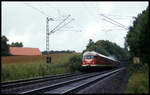 Diesel Triebzug 613608 ist hier am Ortsrand von Hasbergen am 3.9.1993 um 10.33 Uhr auf der Rollbahn als Zug 22368 nach Münster unterwegs.