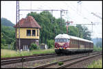 Am 18.06.2006 passiert hier der Braunschweiger VT 08 im Weltmeister Look auf der Fahrt nach Rheine das östliche alte Hebelstellwerk in Westerkappeln Velpe.