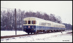 624644 als Zug 7670 nach Bielefeld am 23.3.1994 um 13.52 Uhr in Schloss Holte auf der Sennebahn.