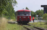 VT 3.07 der Wisentatalbahn verlässt den ehemaligen Bahnhof Mühltroff in Richtung Schönberg/Vogtland. Bahnstrecke 6656 Schönberg - Schleiz am 22.08.2015