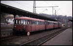 Eine vierteilige Schienenbus Einheit steht hier am 10.03.1993 im Bahnhof Betzdorf, um später nach Dillenburg zu fahren.