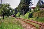 Uerdinger Schienenbuszug der Voralbbahn in Heiningen, der Zug fährt nach Göppingen.