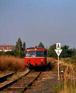 Auch bei Bürgern der Region war die DB-Bahnstrecke Stuttgart-Rohr - Filderstadt ziemlich unbekannt. Sie darf nicht verwechselt werden mit der Filderbahn, und das ist daher auch nicht so einfach zu verstehen, weil die DB einige von deren Gleisen mit nutzte. Von Stuttgart nach Leinfelden war sie eine Strecke der DB. Am 29.09.1985 fand noch eine Sonderfahrt mit Uerdinger Schienenbussen statt, der Zug fährt hier im Bereich des ungepflegten Bahnhofs Leinfelden, der später ein Bahnhof der Stuttgarter S-Bahn wurde.