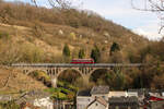 798 766-2 passiert am 2.März 2024 das Kasbachtalviadukt in Kasbach auf dem Weg nach Kalenborn.