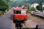 Ein einzelner Uerdinger Schienenbus vor dem früheren DB-Bahnhof Traben-Trarbach (Datum leider unbekannt)