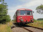 798 610-2 (NVR-Nummer  95 80 0798 610-2 D-EGP) überquert am 05. Juli 2014 die Landesgrenze von Mecklenburg Vorpommern nach Brandenburg auf dem Weg von Ganzlin nach Meyenburg. Der 1956 von der Waggonfabrik Uerdingen gebaute Schienenbus wird noch Heute im Schülerverkehr auf der Strecke Meyenburg – Pritzwalk  im Verkehrsverbund Berlin-Brandenburg (VBB)  eingesetzt. 

