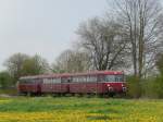 VT98-Einheit (798 823, 998 864, 998 874) bei der Fotofahrt in Werlaburgdorf in der Nähe von Klein Mahner. Sonderfahrt aus Rahden nach Klein Mahner. 25.04.2015