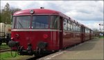 Gerade aus Vetschau zurückgekehrt ist diese dreiteilige Schienenbusgarnitur der ZLSM und wartet nun auf neue Fahrgäste am Bahnsteig in Simpelveld (NL).Szenario bildlich festgehalten am 17.April 2016.