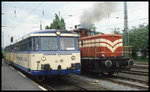 Dürener Kreisbahn Diesellok V 24 rangierte am 13.5.1995 im Bahnhof Düren und traf hier den Schienenbus 203 der Dürener Kreisbahn.