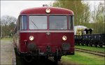 Bahnnostalgie kann man bei der Museumsbahn der ZLSM in Simpelveld noch erleben. 
Hier in den Niederlanden,unweit von Aachen entfernt ist der Uerdinger Schienenbus noch aktiv. Hier steht er am Bahnsteig der Station und wartet auf die Fahrgäste.
Szenario vom 17.April 2016.