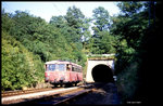 798751 ist hier am 15.8.1989 um 17.10 Uhr bei Seckach unterwegs auf dem Teilstück der KBS 708 nach Miltenberg.