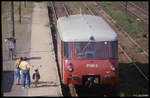 In Haldensleben steht hier am 16.9.1990 um 14.00 Uhr der Triebwagen 171024 zur Abfahrt nach Wefensleben bereit.