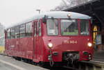 Ferkeltaxi 772 345 der Erfurter Bahnservice GmbH (EBS) am Bahnsteig 1 in Putbus.