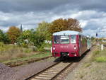 Fahrzeugsammlung Pester 972 771-0 + 772 312-5 als DPE 80195 nach Staßfurt-Leopoldshall (TBw), am 28.09.2019 bei der Fahrt an den Bahnsteig in Staßfurt. Die  Ferkeltaxen  pendelten zum Herbstfest der Staßfurter Eisenbahnfreunde.