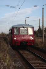 07.11.2009 - Sonderfahrt Traditionsgemeinschaft Ferkeltaxi e.V. -
Nach Ankunft im Bf Bhlen mute 172 171 fr die Weiterfahrt zum Kraftwerk Lippendorf umgesetzt werden.