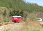 OBS 772 141-8 als RB 29884 von Katzhtte nach Rottenbach, bei der Ausfahrt in Sitzendorf-Unterweibach; 18.04.2010 