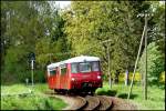 172 171-1 und 172 132-3 der Traditionsgemeinschaft Ferkeltaxi e.V. sind am 23.05.2010 als PR80111 im regulären Plandienst zwischen Bergen und Lauterbach Mole unterwegs, hier zwischen Putbus und Lauterbach. Teleaufnahme mit ausreichendem Abstand zur Strecke.