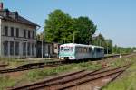 Nach der Runde durchs Erzgebirge waren die Ferkeltaxen der Ostschsischen Eisenbahnfreunde aus Lbau gegen Abend des 20. Mai 2012 auf der KBS 506 unterwegs Richtung Heimat. In Deutschenbora wurde eine Pause eingelegt, es erfolgte die Zugkreuzung mit RB 26385 nach Leipzig.