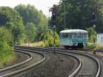 Tsch und vielen Dank fr die schne Fahrt - 


Am 11 August 2012 waren wir mit der Ferkeltaxe (772 155-8) auf der Wisentatalbahn - Schnberg/Vogtland - Schleiz/West unterwegs.

Mit Tempo 20 ging es durch das Tal der Wisenta von Schnberg/Vogtl. (Sachsen) nach Schleiz-West (Thringen)

Fr die runden 16 Kilometer brauchte unsere Ferkeltaxe gute 45 Minuten.

Aber die Zeit spielte ja keine Rolle. Die wunderschne Landschaft mit Wiesen und Wldern, sowie Teichen und Stauseen zieht den Reisenden in den Bann.

2006 wurde der Personenverkehr und 2008 der Gesamtverkehr still gelegt. Seit Dezember 2011 ist die volle Streckenlnge wieder befahrbar.

Nach dem Tagespensum fhrt 772 155-8 von Schnberg zur  bernachtung  nach Reuth.