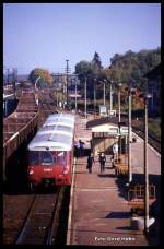 172762 hält an der Spitze einer vierteiligen Triebwagen Einheit am 3.10.1990 um 13.40 Uhr im Bahnhof Gotha.
