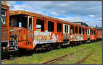 In sichtlich mitgenommenen Zustand steht der 173 002 am 21.04.2024 im Außenbereich des Triebwagenmuseums Dessau. Er entstand in den 1960er Jahren beim Waggonbau Bautzen als Prototyp eines vierachsigen VT 4.12, der aber nie in Serie ging. 