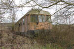 1957 von DWM direkt an die US-Army mit der späteren db-Tfz. Nr. 633 801 geliefert und in Heidelberg stationiert. Am 01.04.2013 stand der VT - völlig zugewuchert - neben einem Sportplatz im belgischen Maldegem.