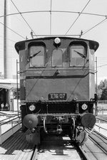 E16 07 auf der Drehscheibe des Bw Freilassing. 14.08.2016
Analogaufnahme auf Ilford HP5 (400 ASA), Nikon F501, 50mm, 1/500s, f/11, Digitalaufnahme vom Negativ

Hersteller: Krauss-Maffei (mrchanischer Teil), Brown Boveri (elektrischer Teil
Fabriknummer: 8172 (Krauss-Maffei), 5045 (Brown Boveri)
Baujahr: 1927
Erst-Bw: Freilassing
Betreibernr. z.Z.d. Aufnahme: E16 07
ursprüngl. Fahrzeugnr.: E16 07
Umzeichnungen: 116 007-6 (01.01.1968)
z-Stellung (DB): 05.02.1974
Ausmusterung (DB):  01.05.1974